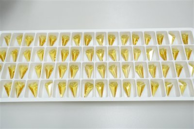 画像1: ◆シート◆8762 MM25,0X14,0 ライトトパーズ●64粒●