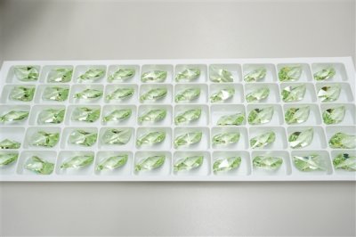 画像1: ◆シート◆8950NR805 MM30,0X18,0 ライトペリドット●50粒●
