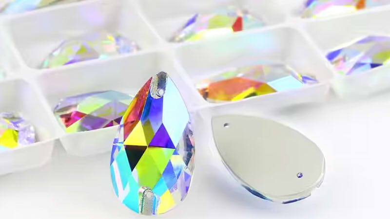 ドレスや衣装を輝かせるならDZのソーオンストーンがおすすめ