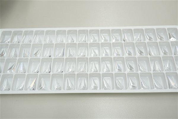 画像1: ◆シート◆8762 MM25,0X14,0 クリスタル●64粒● (1)
