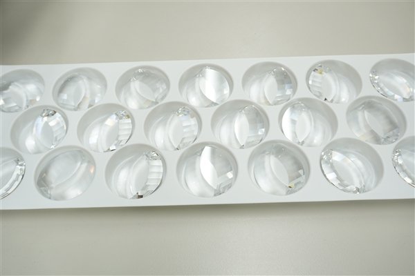 画像1: ◆シート◆8950NR003 MM38,0X34,0 クリスタル●20粒● (1)