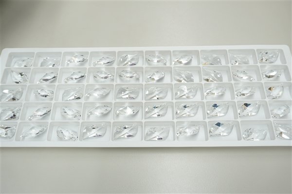 画像1: ◆シート◆8950NR805 MM30,0X18,0 クリスタル●50粒● (1)