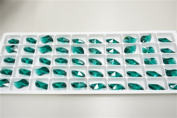 画像1: ◆シート◆8950NR805 MM30,0X18,0 エメラルド●50粒● (1)