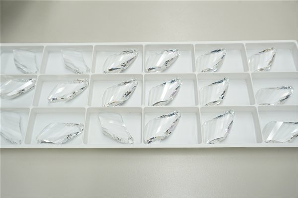 画像1: ◆シート◆8950NR809 MM50,0X25,0 クリスタル●18粒● (1)