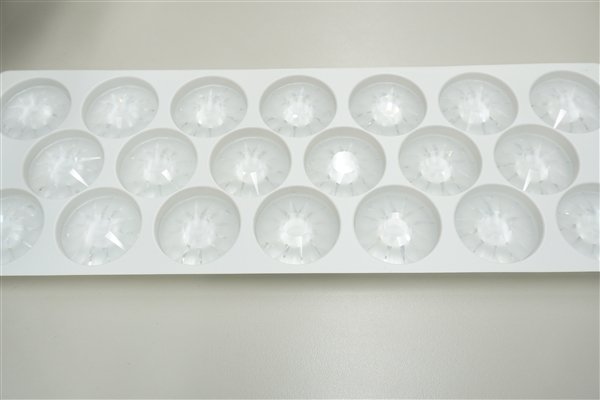 画像1: ◆シート◆フロスト加工◆8950GNR001 MM40,0 クリスタル一つ穴●20粒● (1)